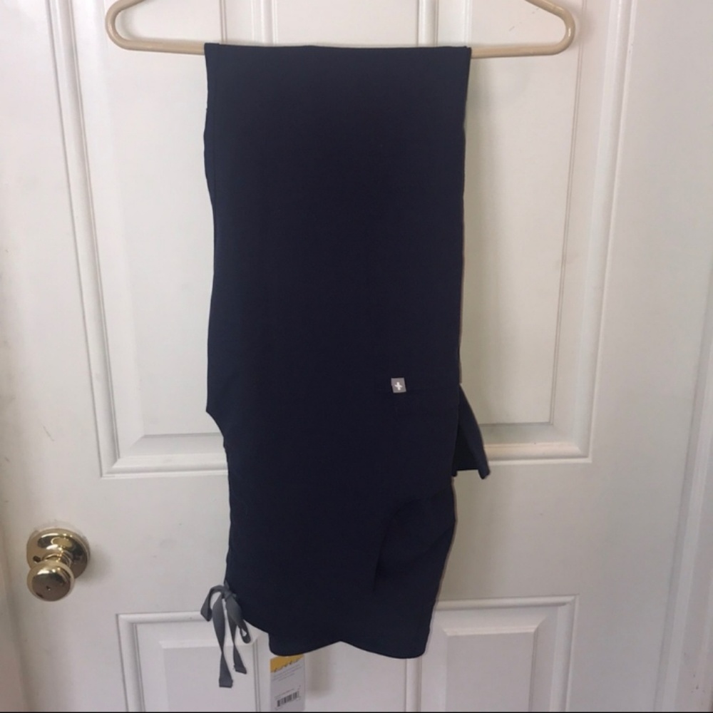 Figs scrubs medium tall kade cargo